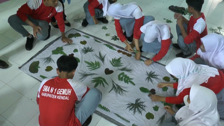 Wow! Pelajar di Kendal Buat Batik Ecoprint Dari Bahan Alam
