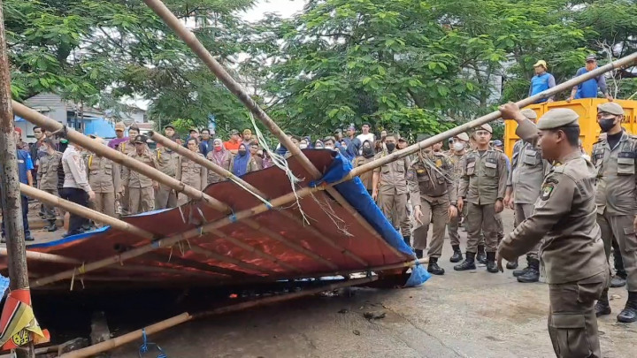 Ratusan Lapak Pedagang di Kota Tangerang Ditertibkan Satpol PP dan TNI Polri