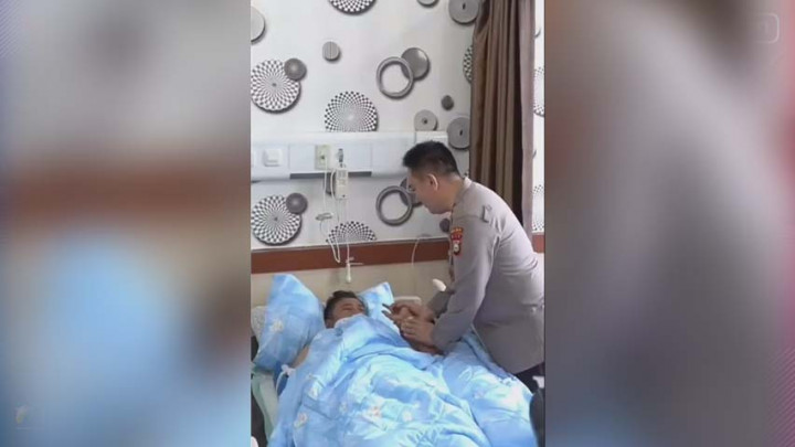 Mengharukan, Momen Kapolda Riau Menjenguk Kapolda Jambi Diwarnai Tangisan