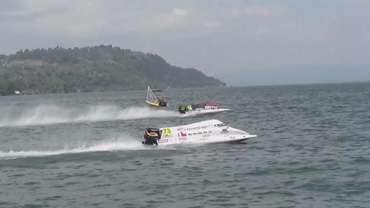 Driver F1 Powerboat Mulai Menjajal Danau Toba