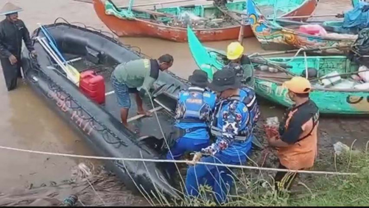 Dihantam Gelombang Tinggi, Seorang Nelayan di Pati Hilang Tenggelam