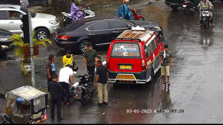 Terekam CCTV! Wali Kota Medan  Marahi Sopir Angkot Usai Terobos Lampu Merah