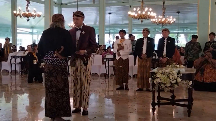 Gibran Peroleh Gelar Kanjeng Pangeran Haryo dari Mangkunegara X