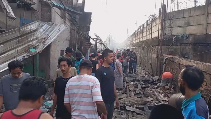 Pasca Kebakaran Depo, Petugas Masih Lakukan Pencarian Korban