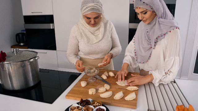 Kurangi Makanan dan Minuman Ini Bila Sedang Berpuasa