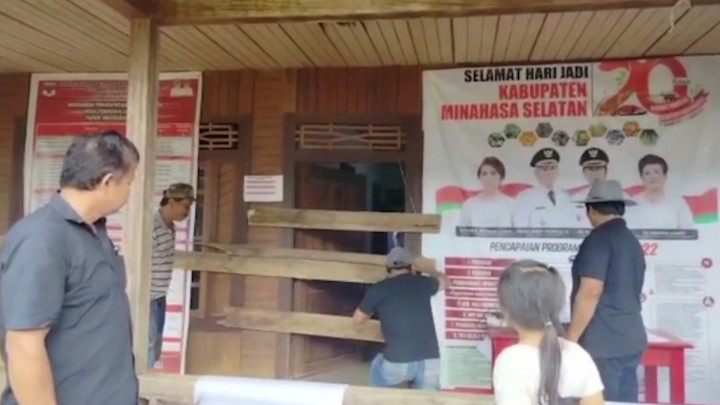 Protes Pengelolaan Dana Tak Transparan, Warga Temboan Segel Kantor Desa