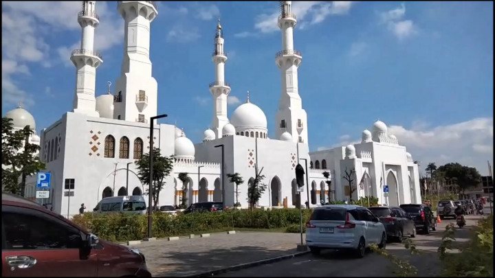 Masjid Sheikh Zayed, Membawa berkah untuk Para Pedagang Sekitar