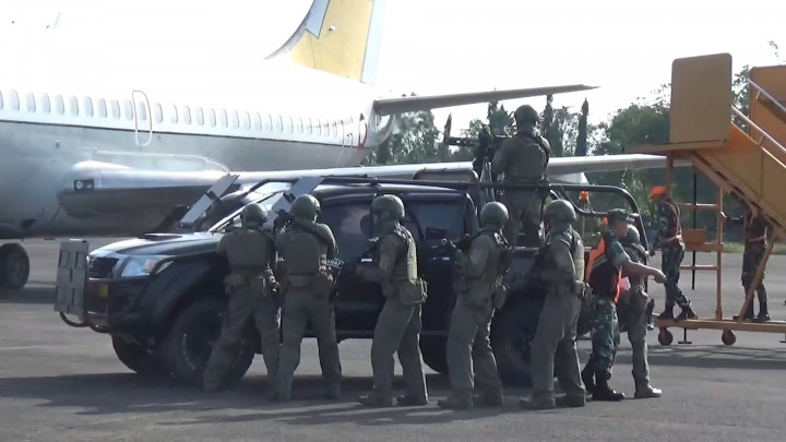 Masuk RI Tanpa Izin, TNI-AU di Maros Turunkan Paksa Pesawat Asing