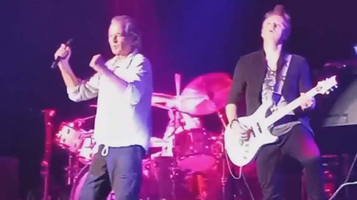 Setelah 48 Tahun, Akhirnya Deep Purple Kembali Manggung Bersama God Bless