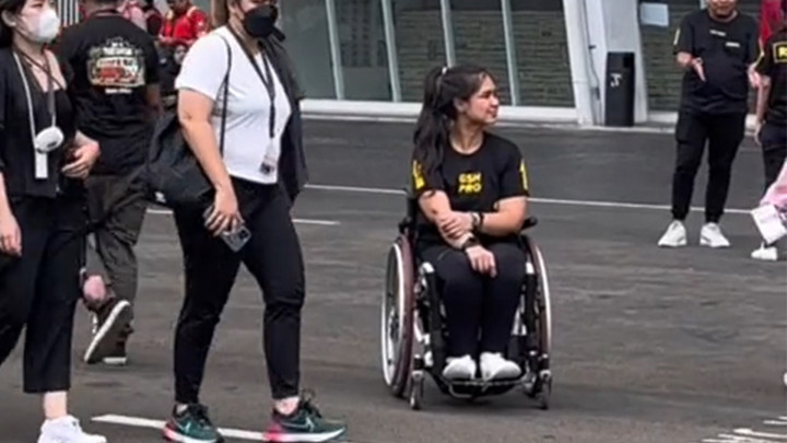 Wow! Promotor Konser BLACKPINK Gandeng Difabel Jadi Usher