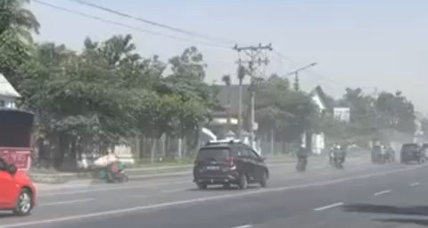 Hujan Abu Erupsi Merapi Mengguyur Sebagian Wilayah Temanggung