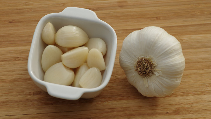 5 Keuntungan Makan Bawang Putih Mentah untuk Kesehatan