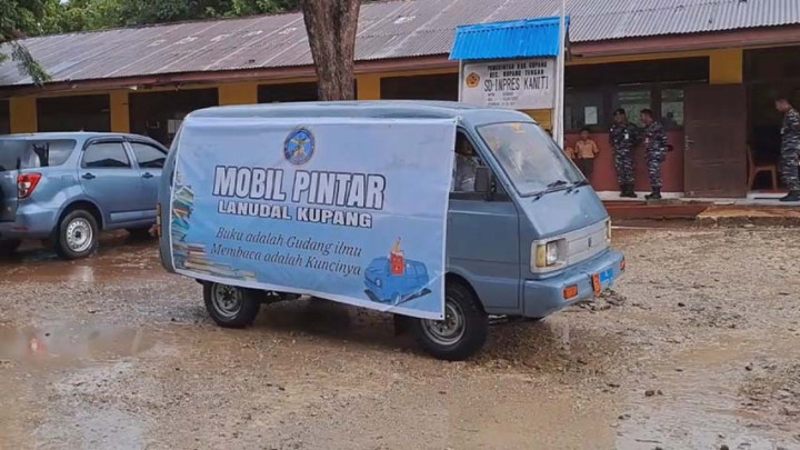 Unik! Mobil Dinas TNI di Kupang Disulap Jadi 'Mobil Pintar'