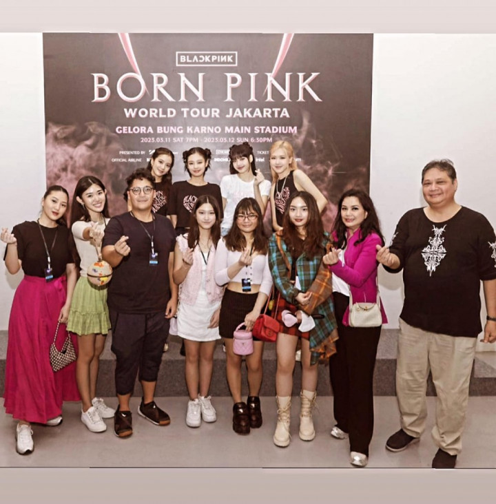 Bikin Iri! Menteri Airlangga Hartarto dan Istri Foto Bareng BLACKPINK