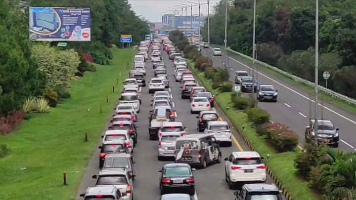 Libur Sebelum Ramadan, Gerbang Tol Pasteur Mengalami Kemacetan
