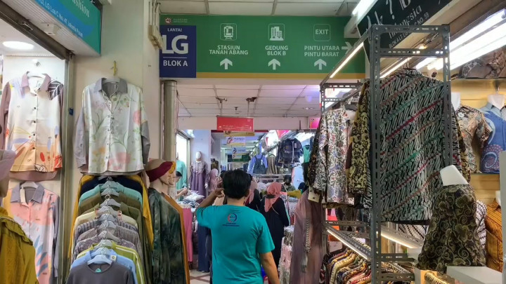 Pasar Tanah Abang Diserbu pengunjung Jelang Ramadhan