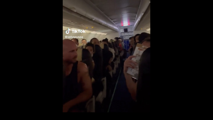 Viral! AC Mati Penumpang Super Air Jet Kepanasan Hingga Mandi Keringat