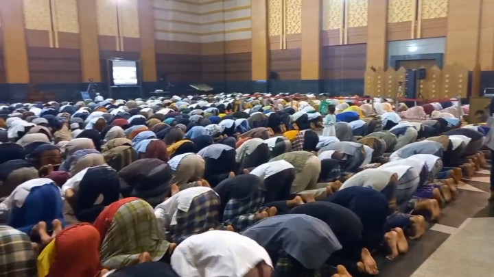 Tarawih Pertama, Ribuan Jemaah Padati Masjid Jakarta Islamic Center