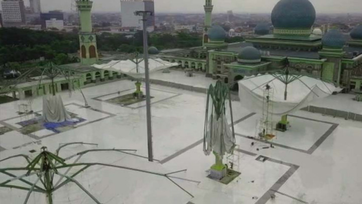 Baru Dibangun, Payung Raksasa Masjid Agung An Nur Pekanbaru Patah