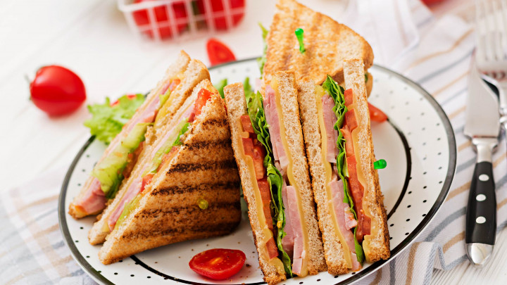 Beban Berat Jadi Generasi Sandwich, Begini Penjelasannya