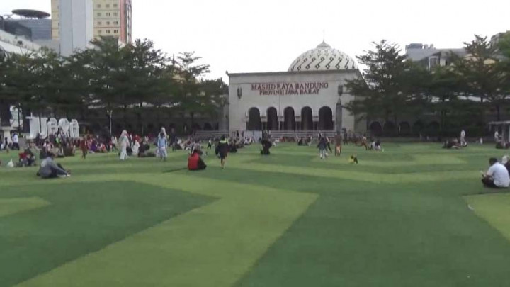 Taman Alun-alun, Tempat Ngabuburit Favorit Warga Bandung