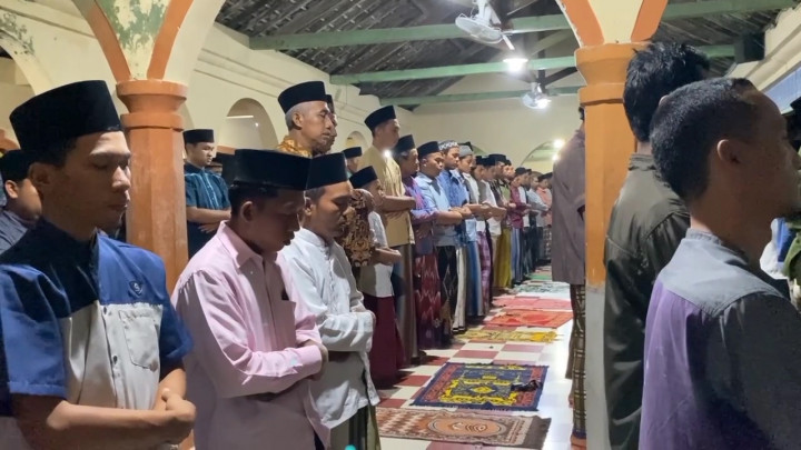 Tradisi Unik Salat Tarawih Super Cepat