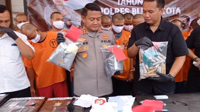 Polres Blitar Gerebek Pabrik Petasan, Sita 65 Kilogram Mesiu