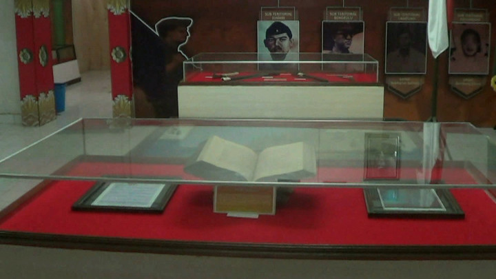 Melihat Al Qur'an Kuno Tulisan Tangan Peninggalan Kesultanan Palembang Darussalam