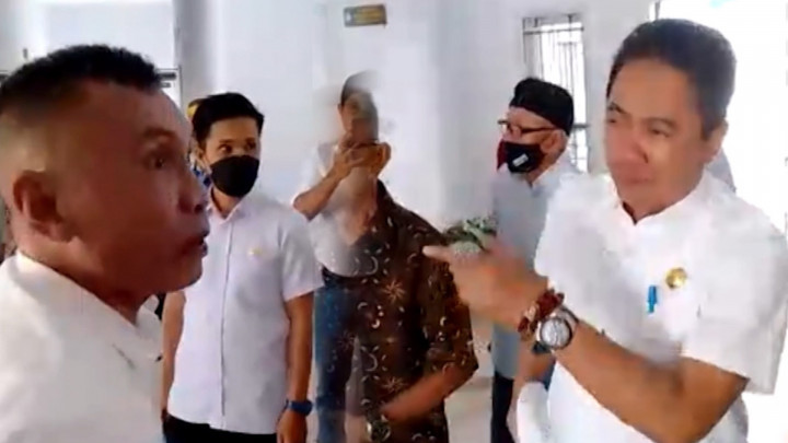 Viral! Plt Kepala Dinas Dikbud Kolaka Timur Dihajar Bawahannya
