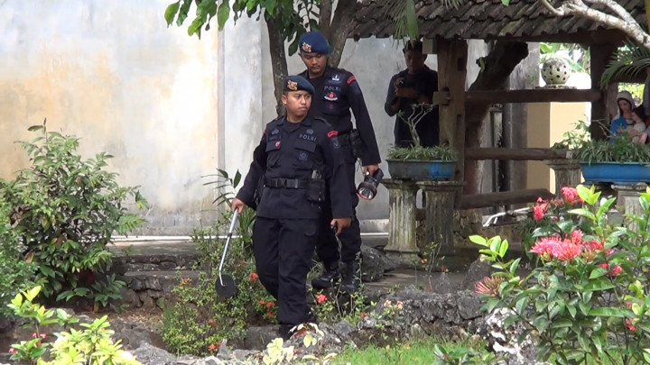 Jelang Perayaan Hari Paskah, Brimob Polda Yogyakarta Lakukan Sterilisasi Gereja