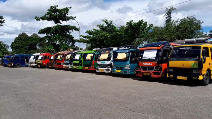 Geram Marak Travel Gelap, Puluhan Sopir Elf di Pandeglang Mogok Massal