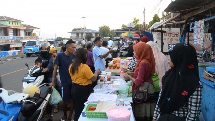 Berkah Ramadan, Pedagang Kue Musiman di Larantuka Raup Rezeki Dadakan