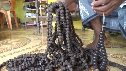 Tasbih Kuno Raksasa Image