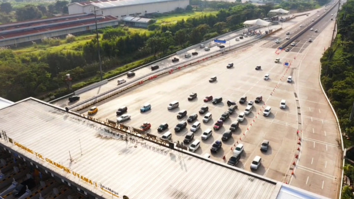 Pantauan Udara Arus Balik Mudik 2023 di Tol Cikatama Pagi ini