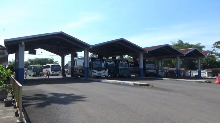 Puncak Arus Balik, Pemudik Padati Terminal Tawang Alun