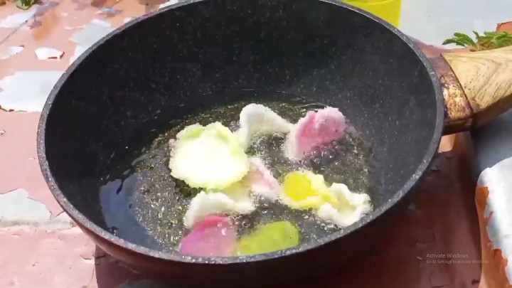Waduh! Warga Rembang Bisa Goreng Kerupuk dan Telur di Bawah Panas Matahari