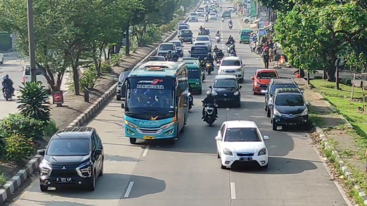 Puncak Arus Balik, 132 Ribu Kendaraan Padati Gerbang Tol Cileunyi