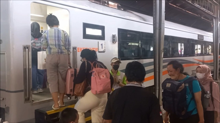 Barang Tertinggal di Stasiun atau Kereta? Tenang, Kamu Bisa Lakukan Ini