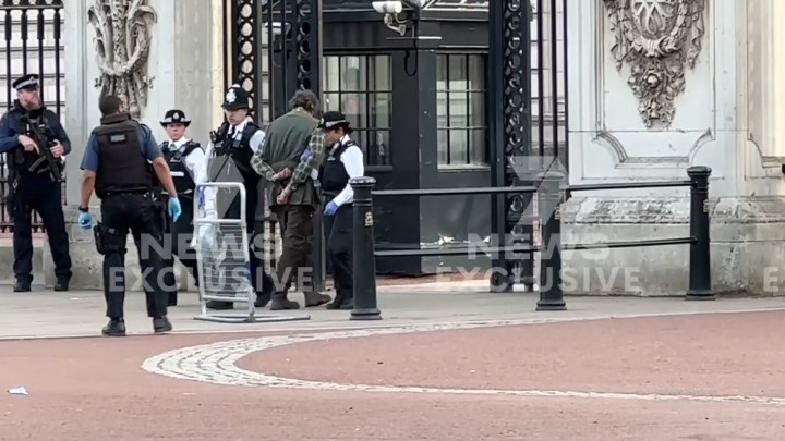 4 Hari Jelang Penobatan Raja Charles III, Istana Buckingham Inggris Dilempar Peluru Senapan