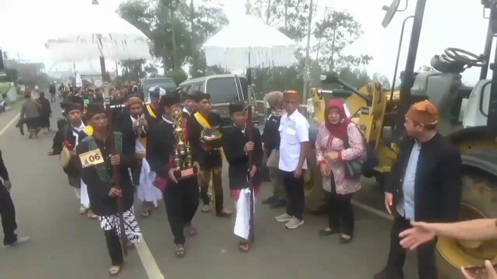 Ratusan Pemuda Pasuruan Lestarikan Budaya Melalui Festival Ketipung Tengger