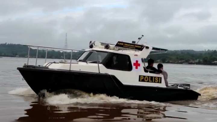 Polisi Sulap Speed Boat Jadi Klinik Terapung Layani Pesisir Sungai Kapuas