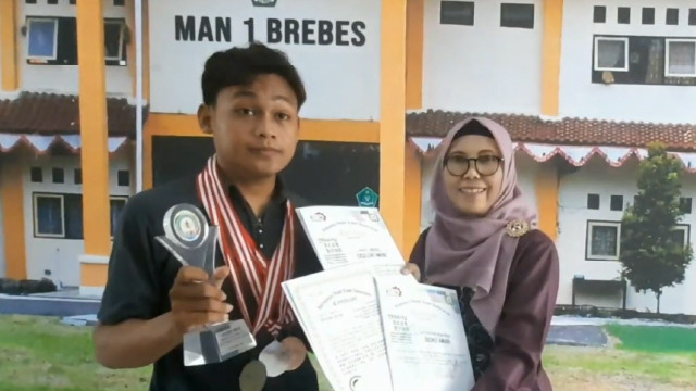 Hebat! Anak Petani asal Brebes Diterima di 13 Kampus Ternama di Luar Negeri