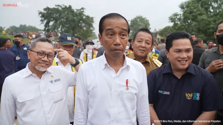 Sindiran Jokowi usai 'Offroad' di Lampung: Jalannya Mulus, Enak