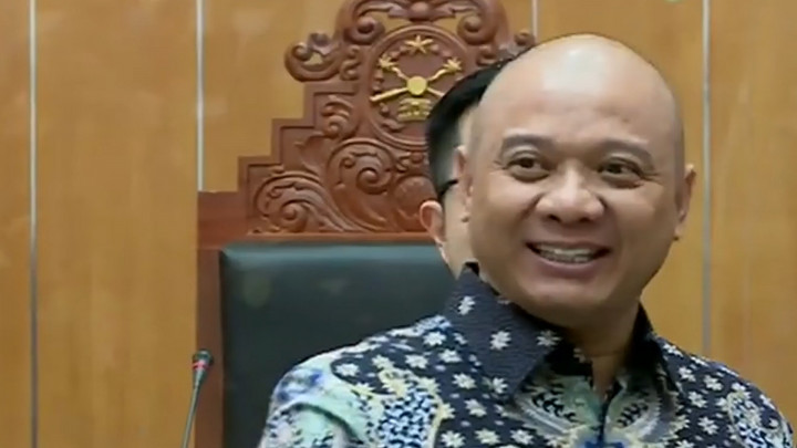 Senyum Teddy Minahasa saat Lolos dari Vonis Hukuman Mati