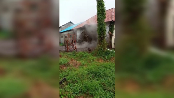 Detik-Detik Semburan Lumpur Hancurkan Pondok Pesantren di Mempawah Kalbar