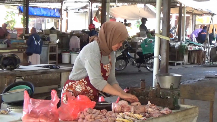 Harga Ayam Meroket, Omzet Pedagang di Pasar Tradisional Semarang Menurun