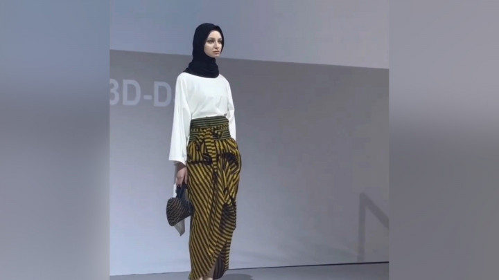 Bangga! Siswi SMK Kudus Unjuk Karya di Hong Kong Fashion Week