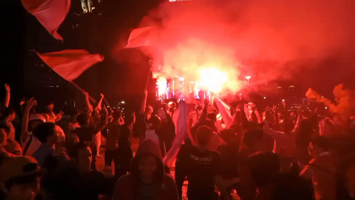 Euforia Ribuan Suporter Rayakan Kemenangan Timnas Indonesia di Bunderan HI