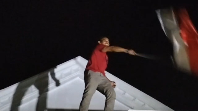 Timnas U-22 Raih Emas, Ayah Rizky Ridho Naik Atap Kibarkan Merah Putih