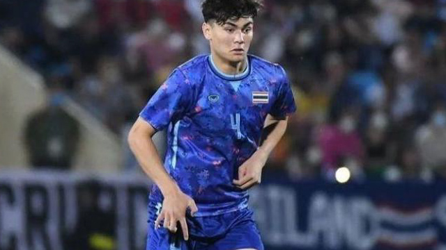 Momen Bek Timnas Thailand Jonathan Khemdee Lempar Medali Perak SEA Games 2023